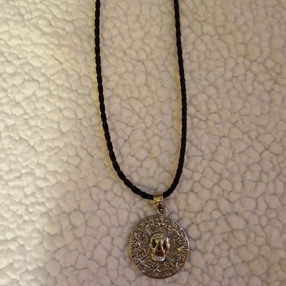 Skull Necklace!! - Picture 2 of 3